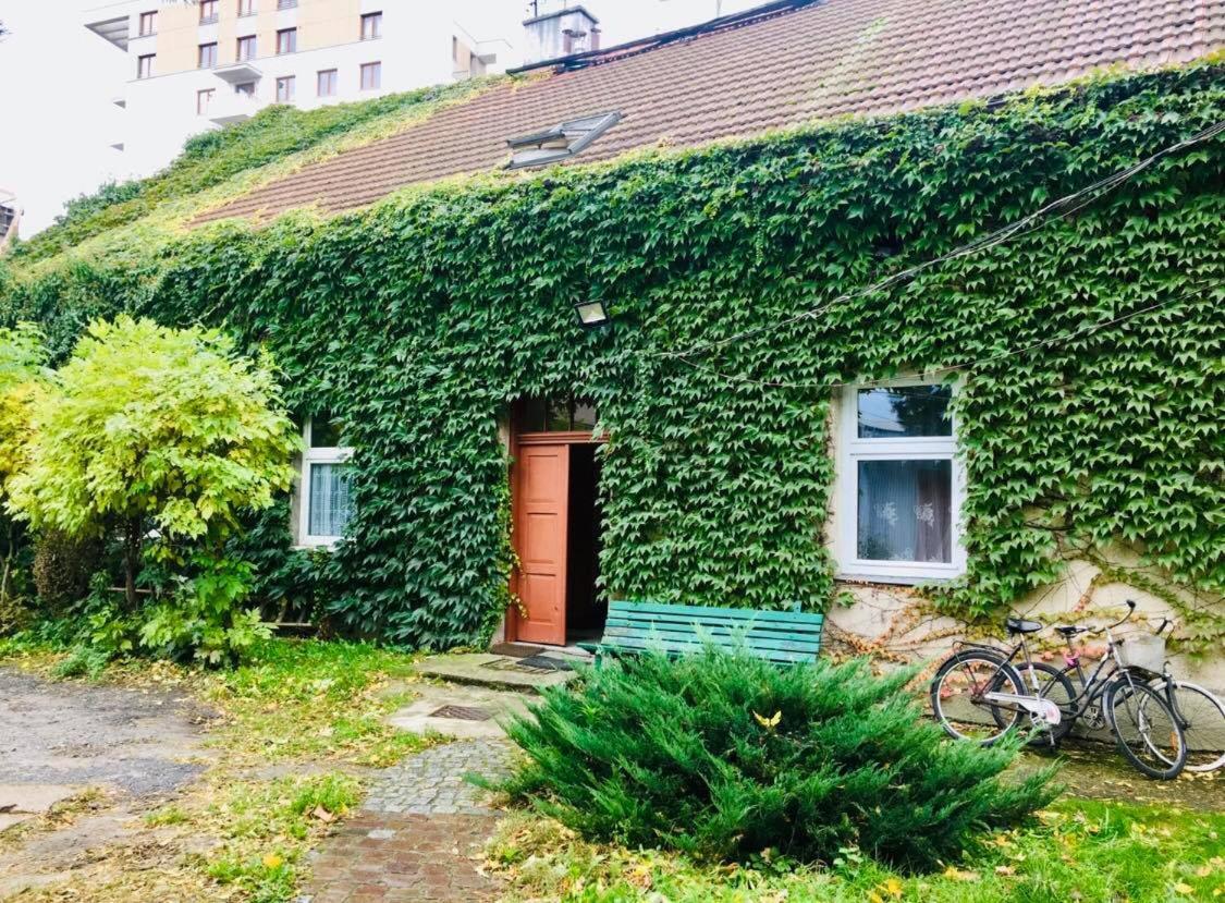 Apartment In Ivy Covered House, Near Old Town Krakow Exterior photo